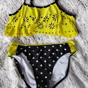 Black and yellow two-piece bikini matching set